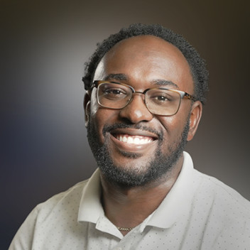 Malik Turnbull employee portrait with Holt Experiential.