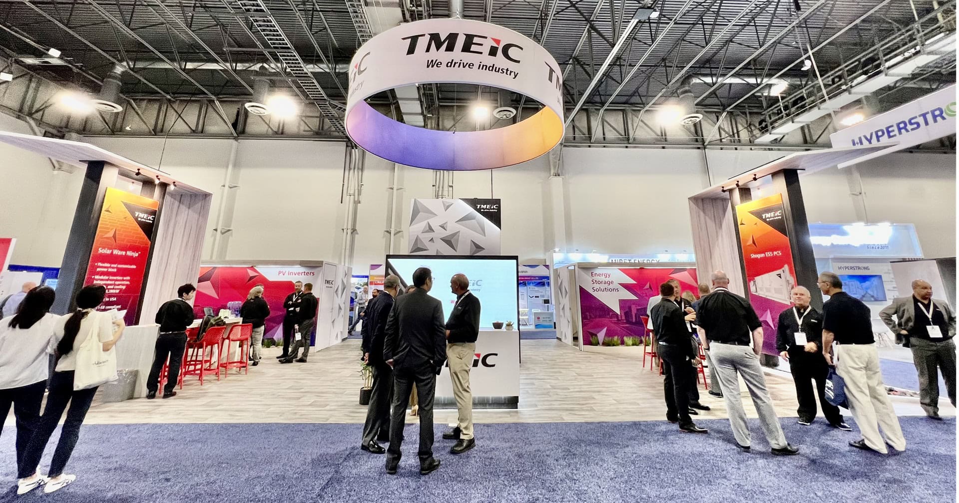 Modern trade show booth at Holt Experiential event with industry professionals and innovative energy solutions.