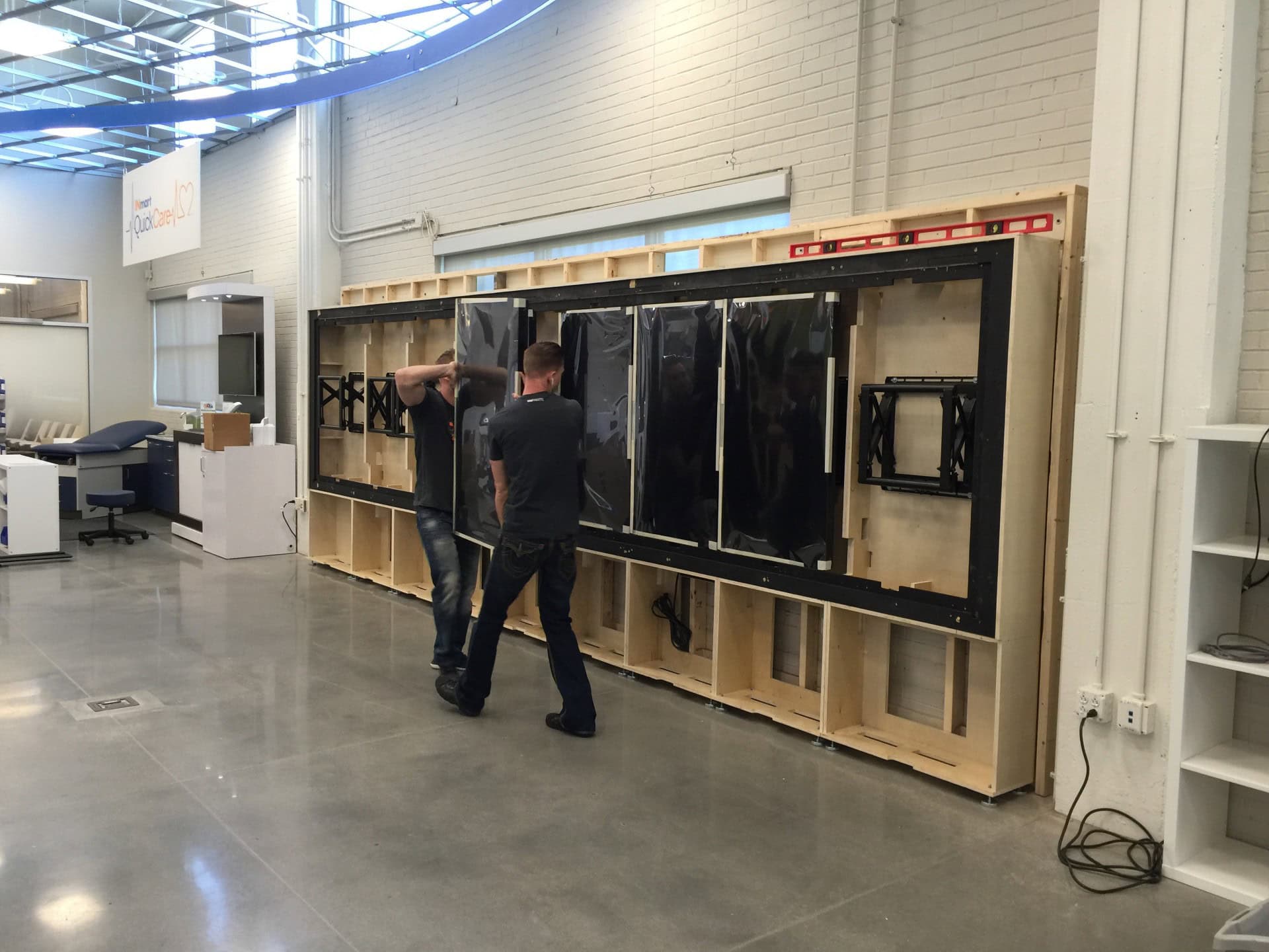 Inmar Innovation Lab Multi Touch Wall - installing screens